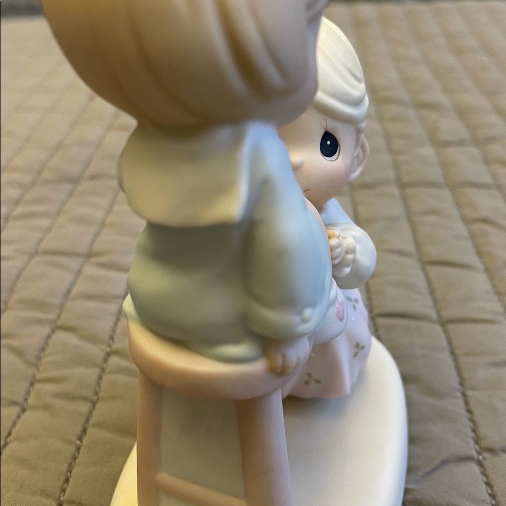 COPY - Precious Moments collectible figurine - Picture 6 of 8